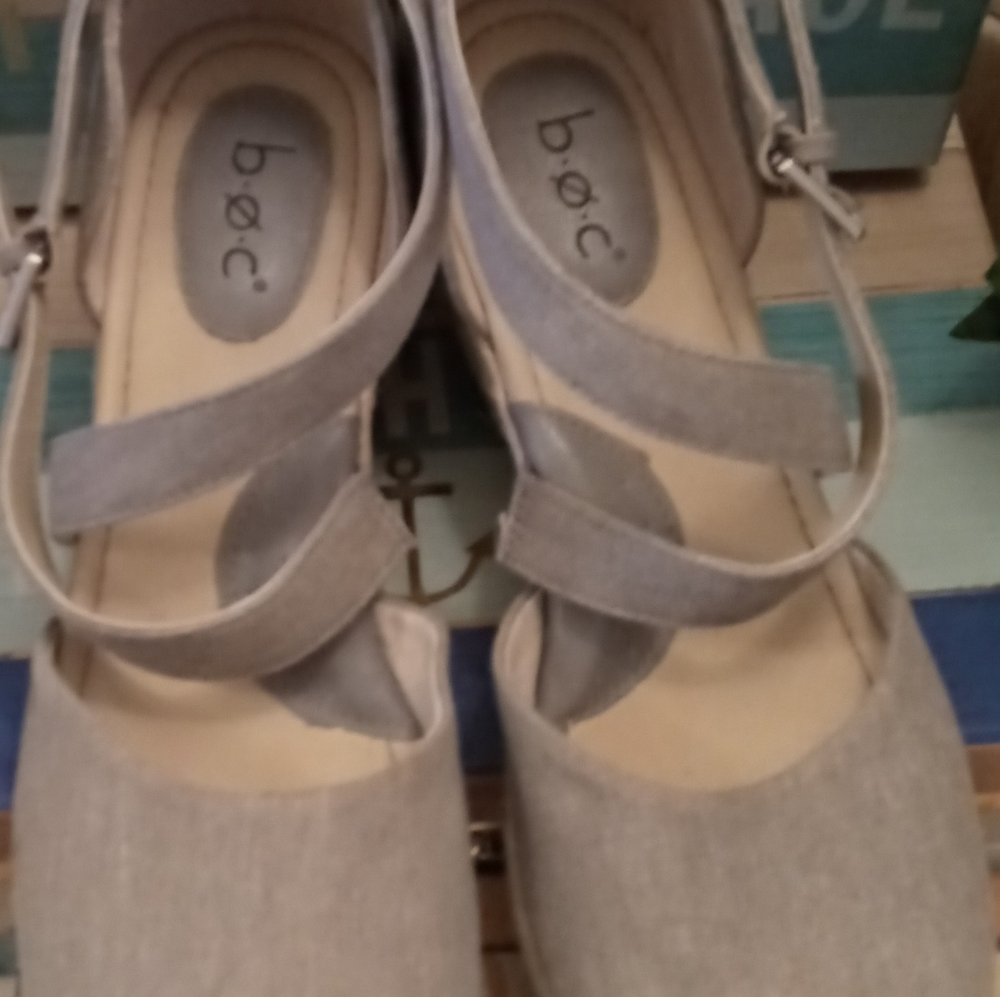Close toed strap wedge sandals